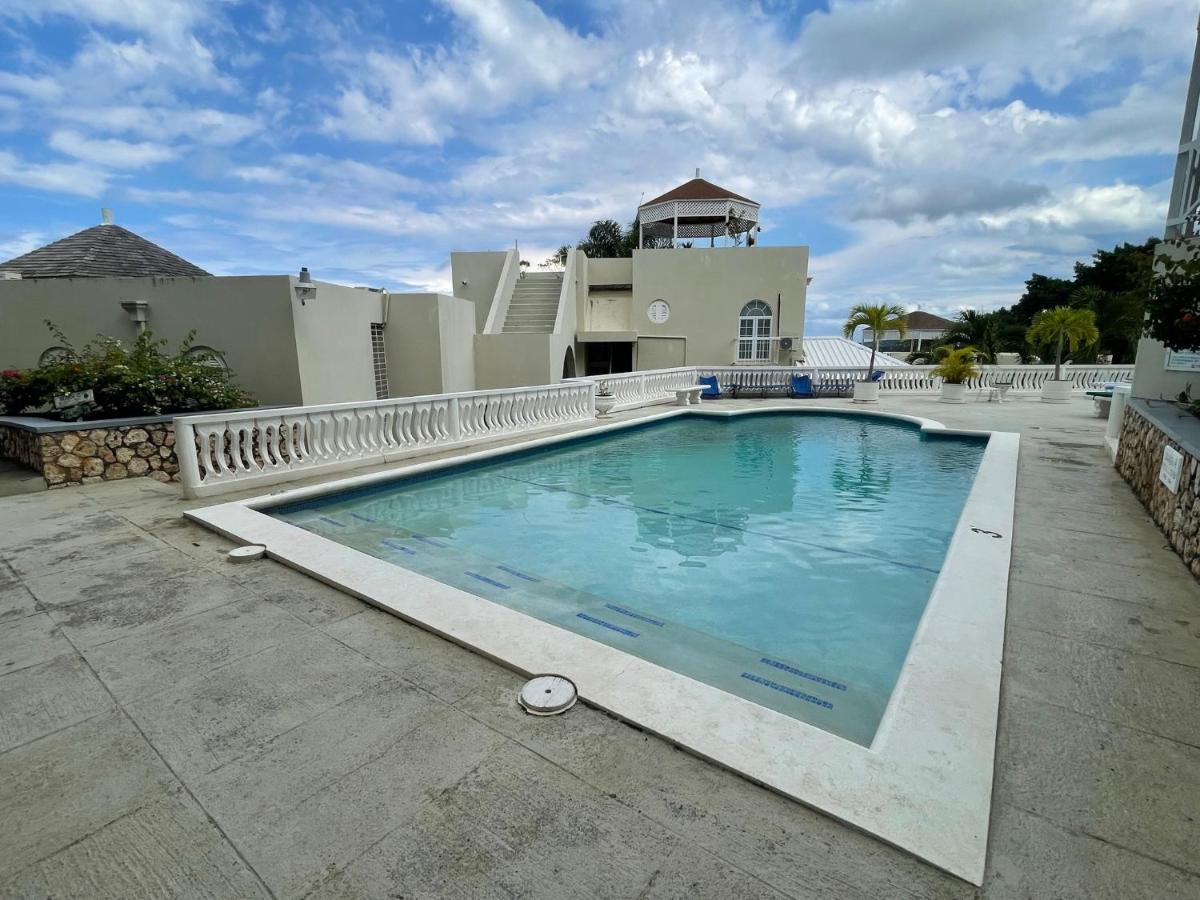 Hummingbird Retreat - Luxury Oceanview Apt, 7-Minute Walk To Beach Ocho Rios Exterior foto